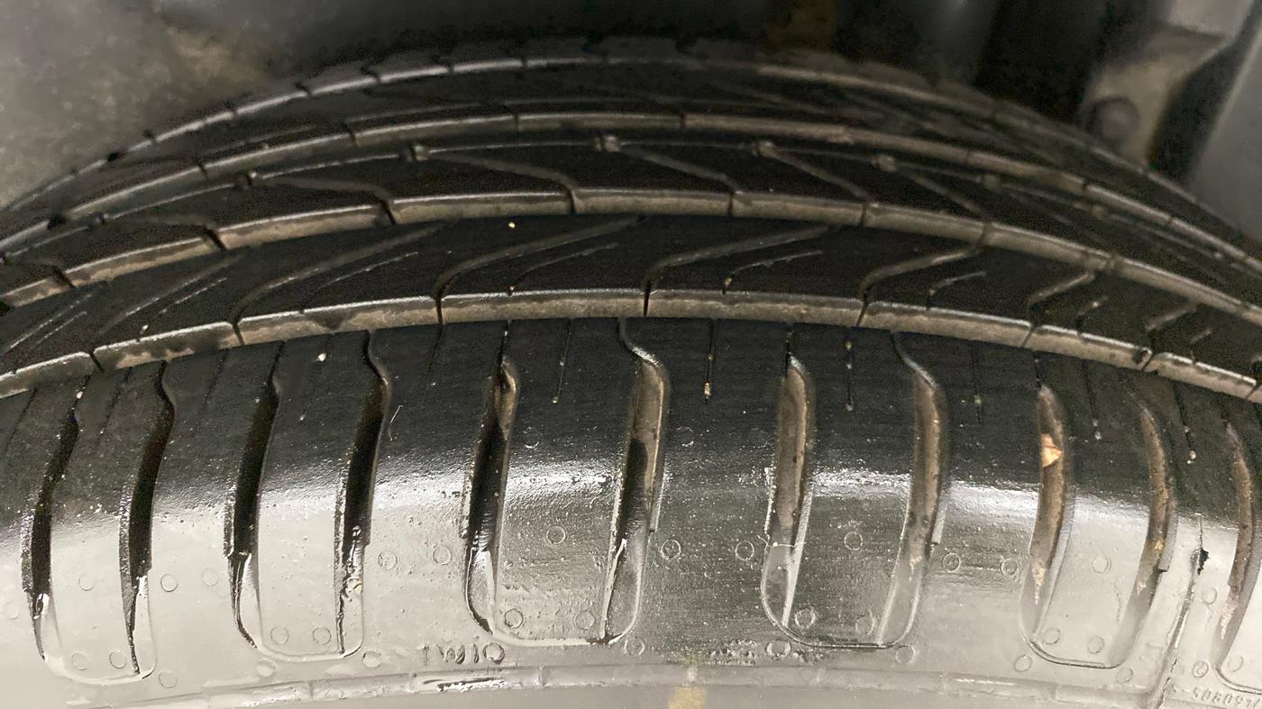 2015 Maruti Swift Dzire ZDI, Diesel, Manual, 37,746 km, Left Rear Tyre Tread
