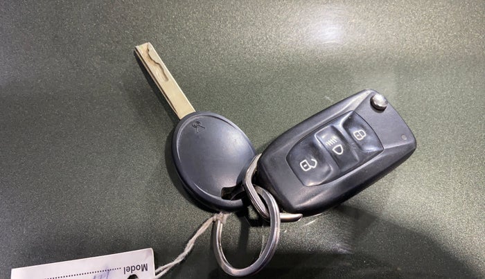 2022 Tata NEXON XM PETROL, Petrol, Manual, 60,326 km, Key Close Up