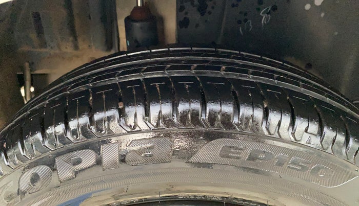 2013 Maruti Swift VXI, Petrol, Manual, 47,030 km, Right Rear Tyre Tread