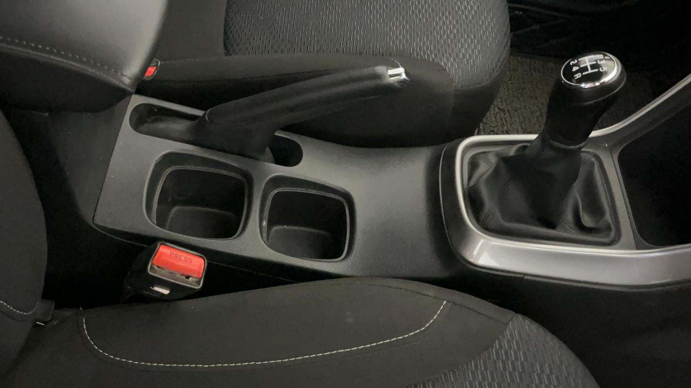 2021 Maruti S Cross DELTA 1.5, Petrol, Manual, 85,466 km, Gear Lever