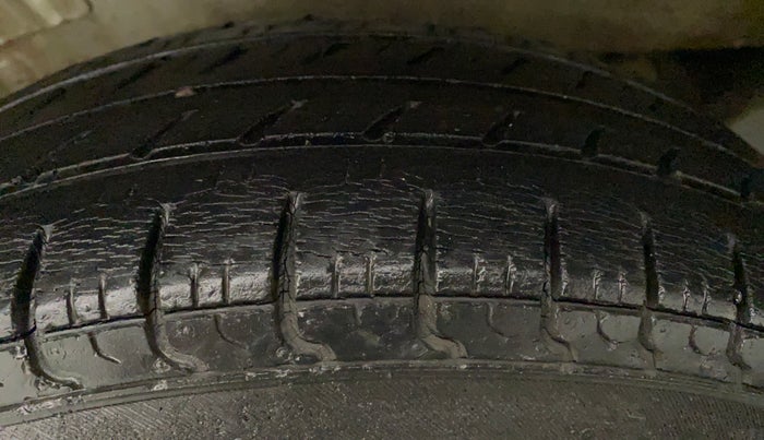 2012 Maruti Wagon R 1.0 LXI CNG, CNG, Manual, 58,318 km, Left Front Tyre Tread