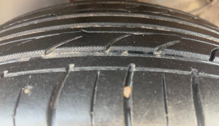 2020 KIA SONET HTX 1.0 IMT, Petrol, Manual, 1,09,076 km, Left Front Tyre Tread