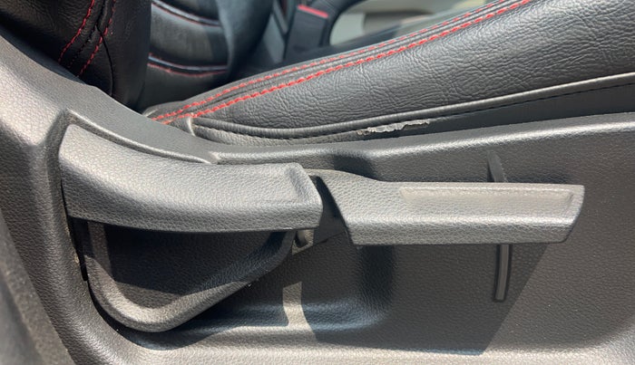 2020 KIA SONET HTX 1.0 IMT, Petrol, Manual, 1,09,076 km, Driver Side Adjustment Panel