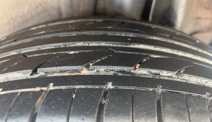 2020 KIA SONET HTX 1.0 IMT, Petrol, Manual, 1,09,076 km, Left Rear Tyre Tread