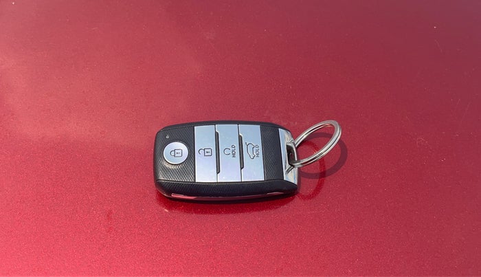 2020 KIA SONET HTX 1.0 IMT, Petrol, Manual, 1,09,076 km, Key Close Up