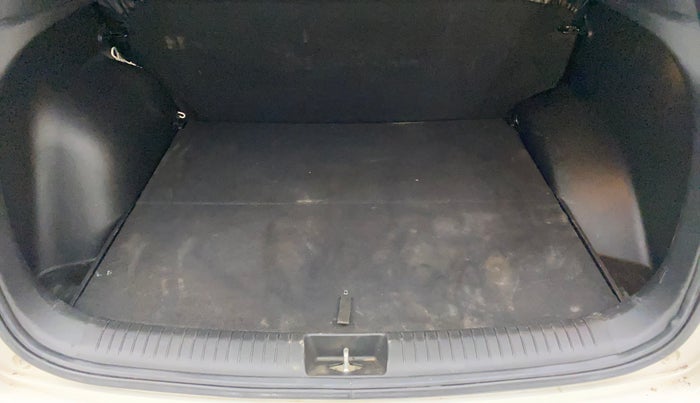 2016 Hyundai Creta S 1.6 PETROL, Petrol, Manual, 1,09,310 km, Boot Inside