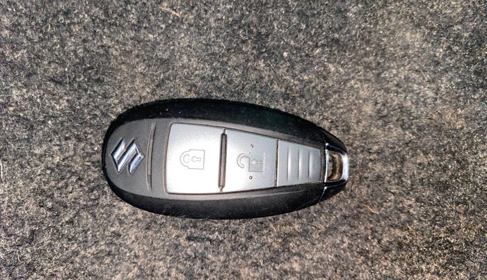 2016 Maruti Baleno ZETA PETROL 1.2, Petrol, Manual, 69,973 km, Key Close Up