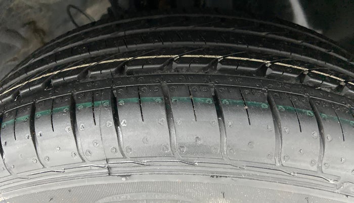 2020 Hyundai VENUE 1.5 SX CRDI MT, Diesel, Manual, 34,757 km, Right Front Tyre Tread