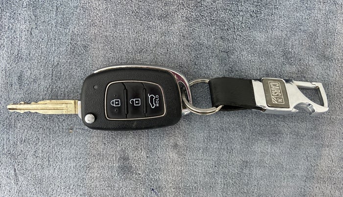 2020 Hyundai VENUE 1.5 SX CRDI MT, Diesel, Manual, 34,757 km, Key Close Up