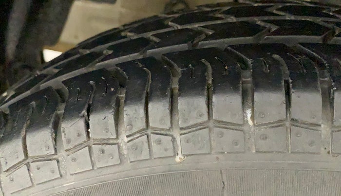 2017 Maruti Swift LXI (O), Petrol, Manual, 38,009 km, Left Front Tyre Tread