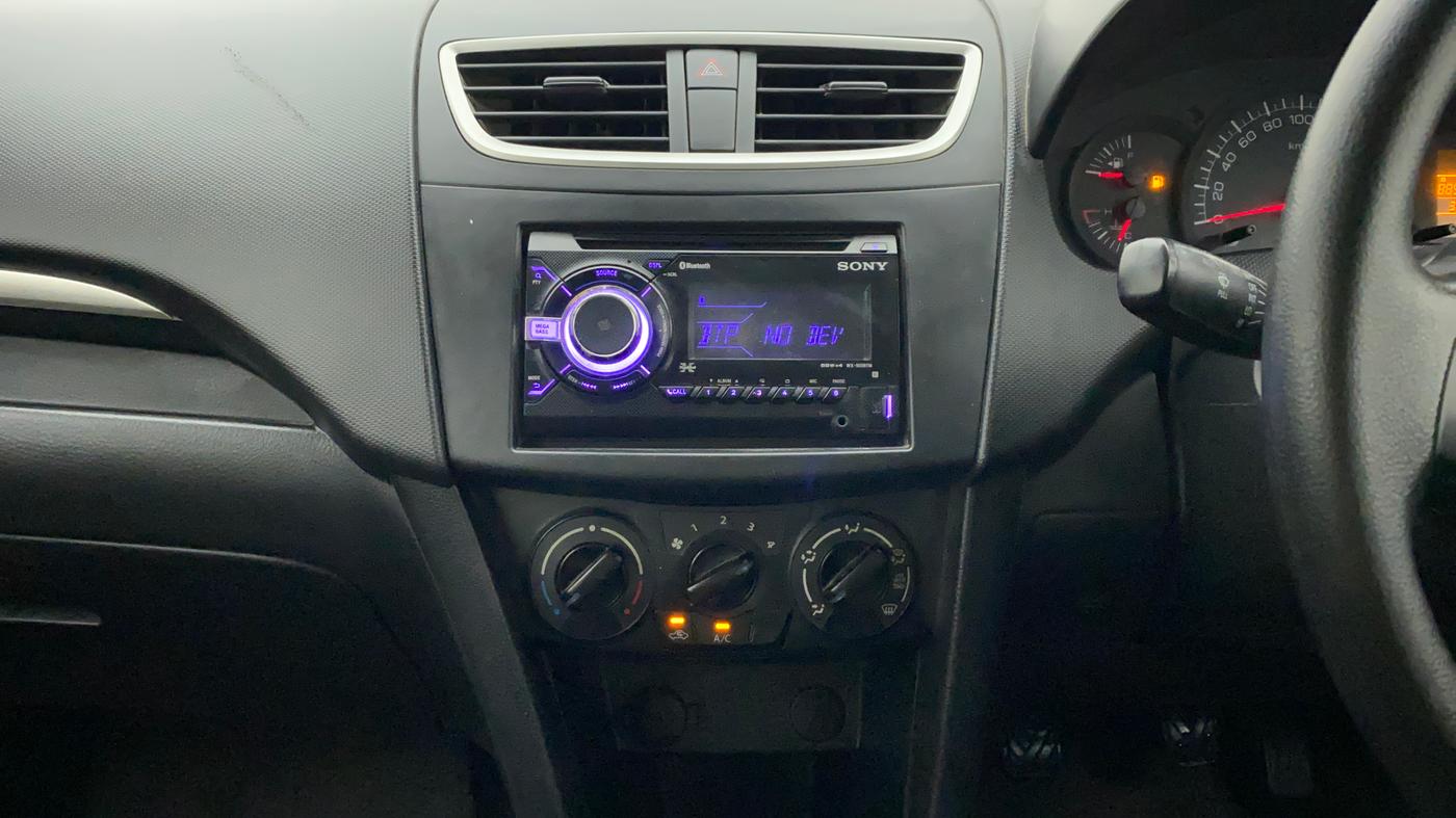 2017 Maruti Swift LXI (O), Petrol, Manual, 38,009 km, Air Conditioner