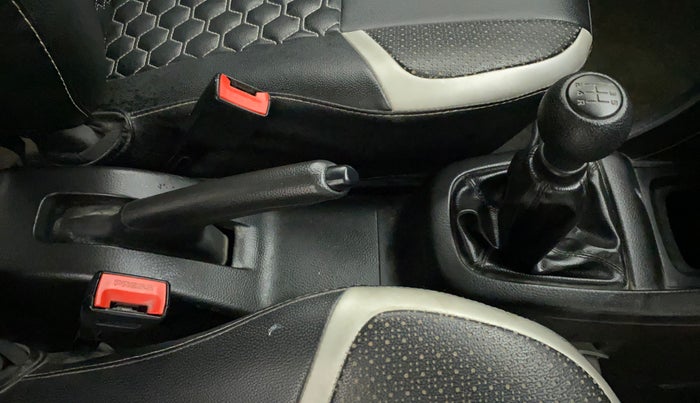 2017 Maruti Swift LXI (O), Petrol, Manual, 38,009 km, Gear Lever