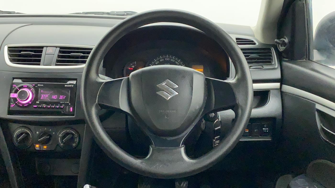 2017 Maruti Swift LXI (O), Petrol, Manual, 38,009 km, Steering Wheel Close Up
