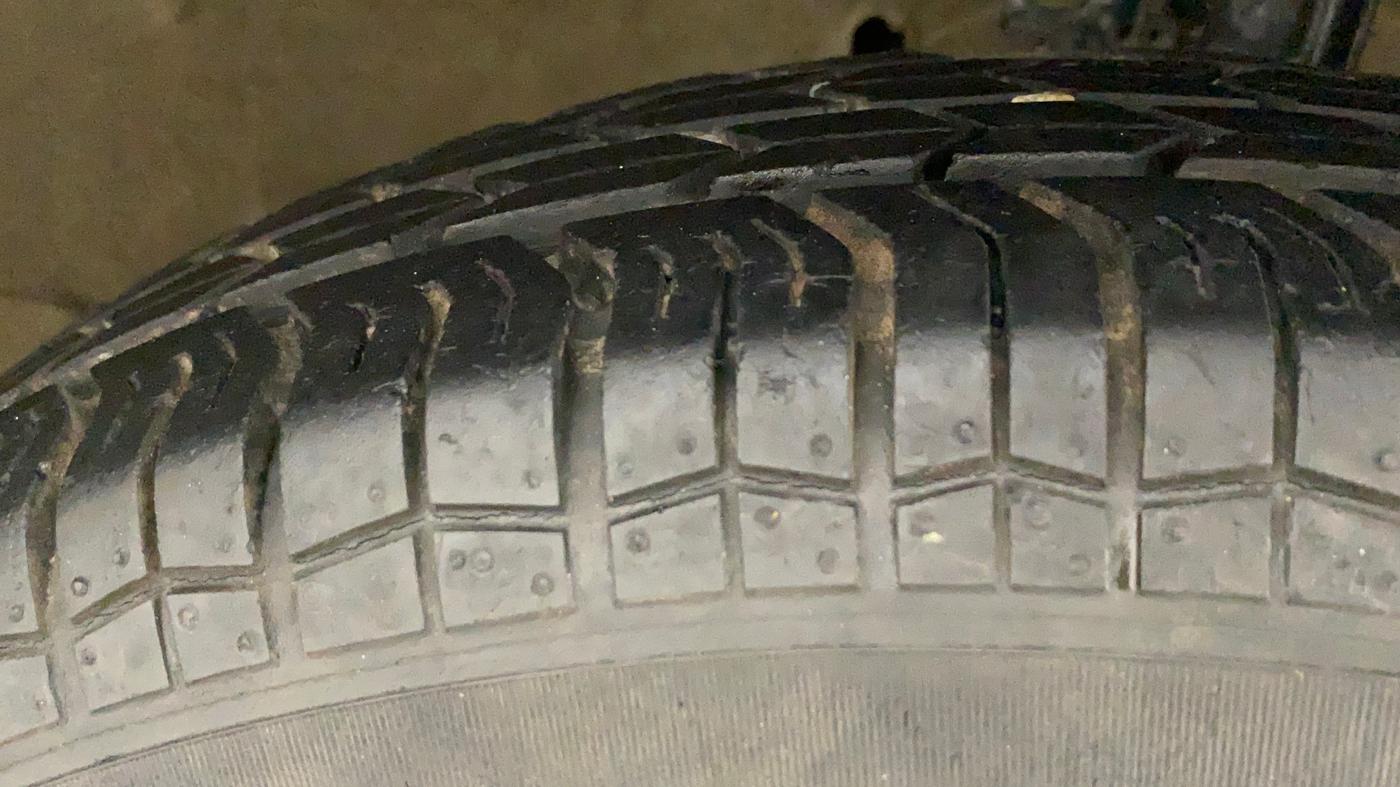 2017 Maruti Swift LXI (O), Petrol, Manual, 38,009 km, Right Front Tyre Tread