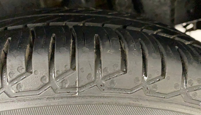 2017 Maruti Swift LXI (O), Petrol, Manual, 38,009 km, Left Rear Tyre Tread