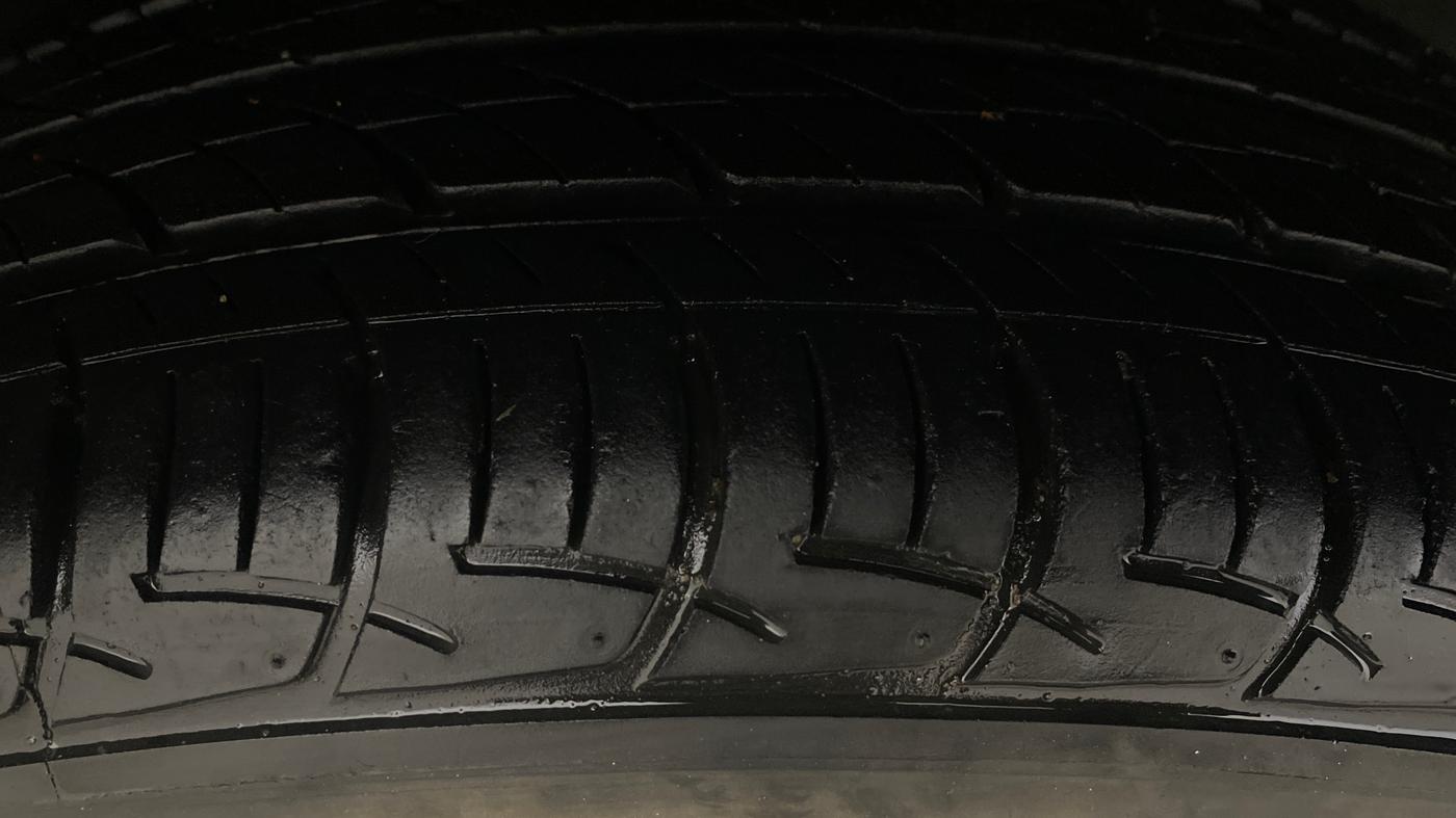2015 Volkswagen Polo HIGHLINE1.2L, Petrol, Manual, 20,755 km, Right Rear Tyre Tread