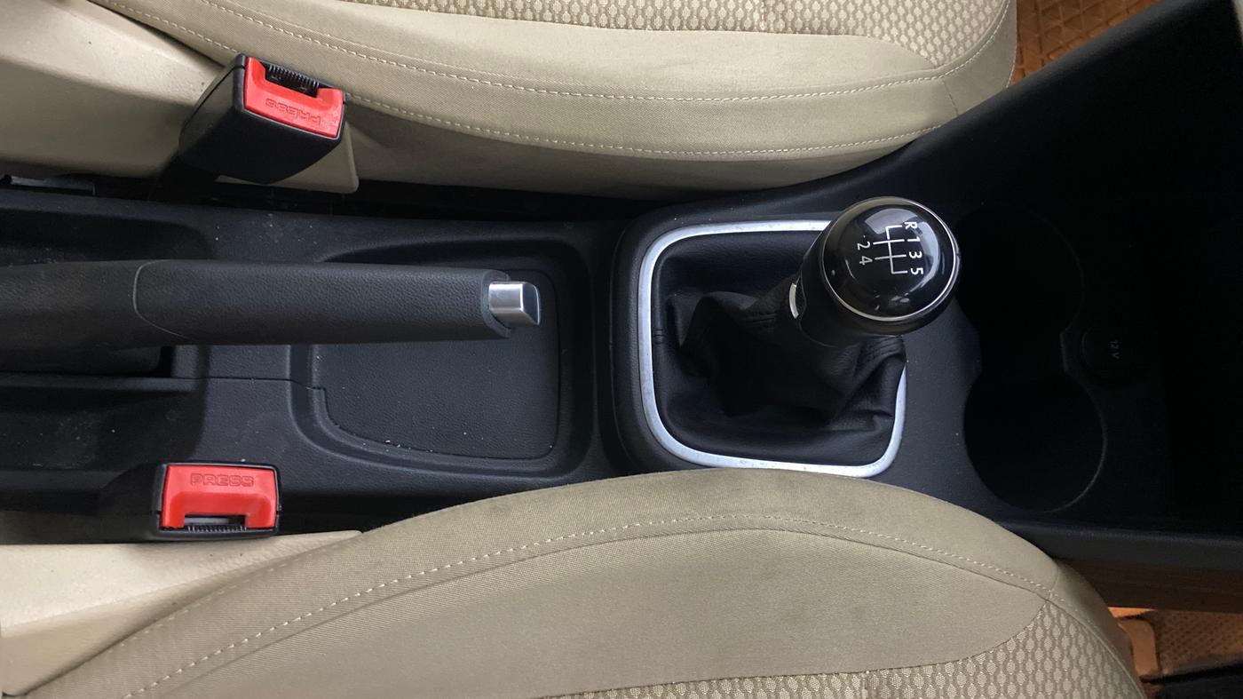 2015 Volkswagen Polo HIGHLINE1.2L, Petrol, Manual, 20,755 km, Gear Lever