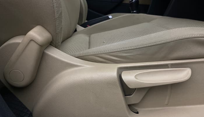 2015 Volkswagen Polo HIGHLINE1.2L, Petrol, Manual, 20,755 km, Driver Side Adjustment Panel