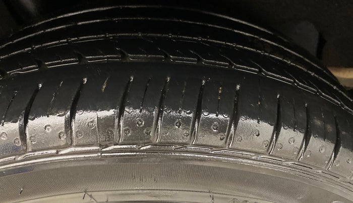 2017 Maruti Baleno ZETA PETROL 1.2, Petrol, Manual, 96,859 km, Right Rear Tyre Tread