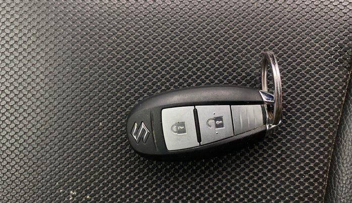 2017 Maruti Baleno ZETA PETROL 1.2, Petrol, Manual, 96,859 km, Key Close Up