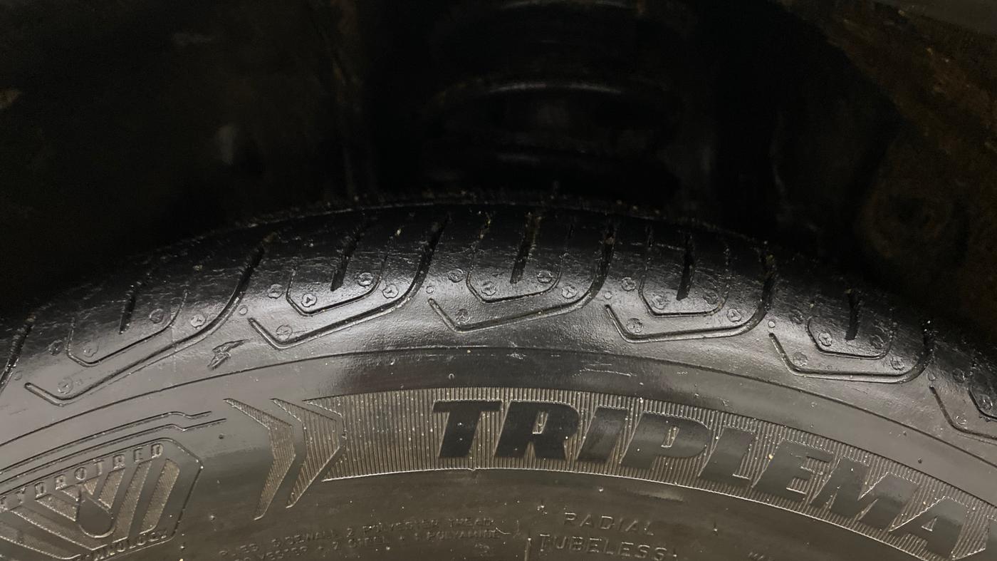 2022 MG ASTOR SHARP 1.3 TURBO AT, Petrol, Automatic, 33,198 km, Left Front Tyre Tread