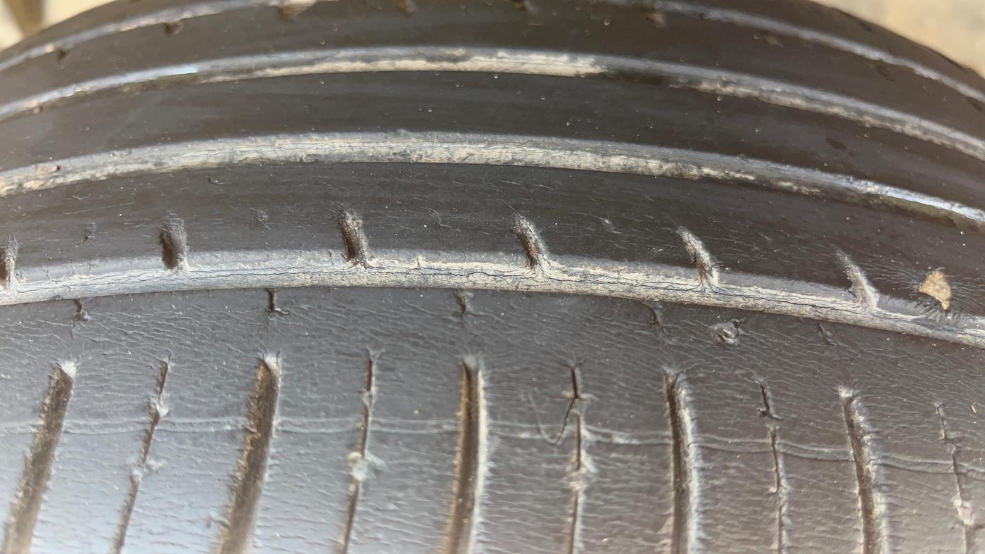 2021 Renault Duster RXS 1.5 PETROL MT, Petrol, Manual, 37,722 km, Left Front Tyre Tread