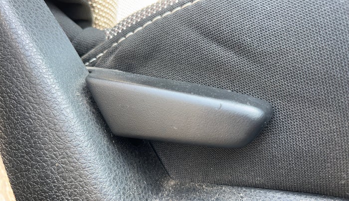 2021 Renault Duster RXS 1.5 PETROL MT, Petrol, Manual, 37,689 km, Driver Side Adjustment Panel