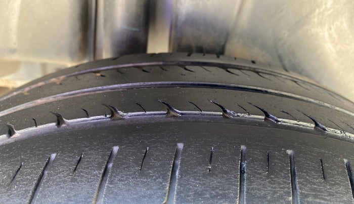 2023 Maruti Ciaz ZETA 1.5 SHVS MT PETROL, Petrol, Manual, 39,290 km, Right Rear Tyre Tread