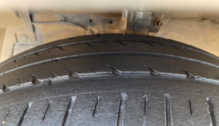 2023 Maruti Ciaz ZETA 1.5 SHVS MT PETROL, Petrol, Manual, 39,290 km, Left Front Tyre Tread