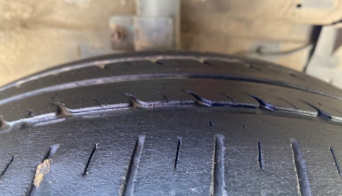 2023 Maruti Ciaz ZETA 1.5 SHVS MT PETROL, Petrol, Manual, 39,290 km, Right Front Tyre Tread