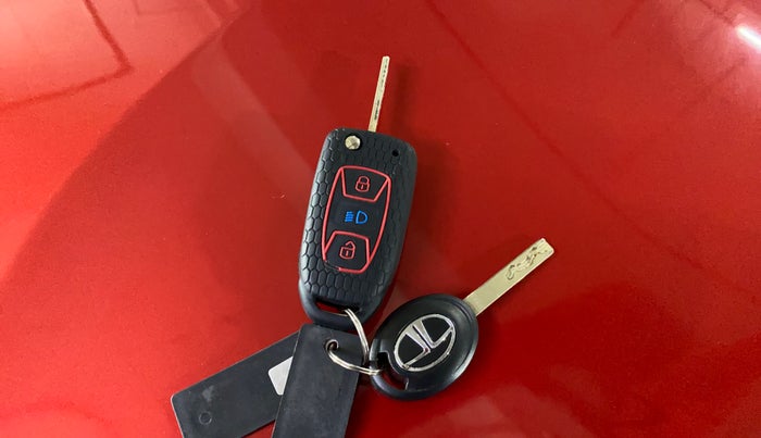 2023 Tata ALTROZ XM PLUS PETROL, Petrol, Manual, 4,418 km, Key Close Up