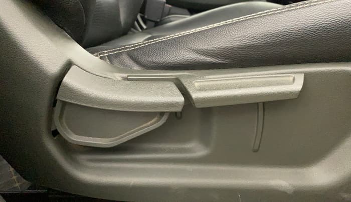 2019 Hyundai VENUE SX 1.0 TURBO, Petrol, Manual, 86,784 km, Driver Side Adjustment Panel