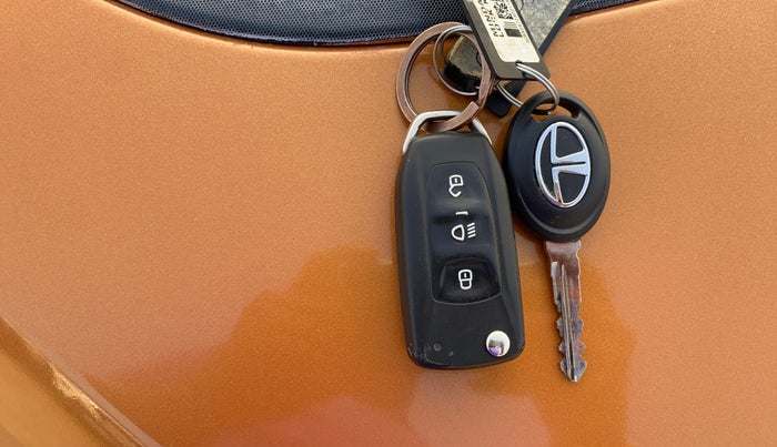 2017 Tata Tiago XZ PETROL, Petrol, Manual, 53,232 km, Key Close Up