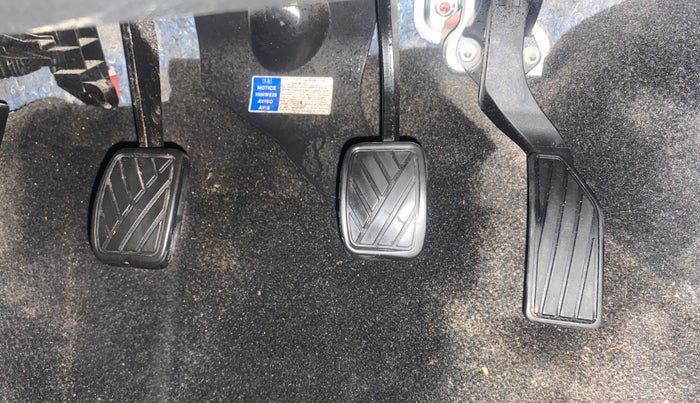 2017 Maruti Swift VXI, Petrol, Manual, 43,596 km, Pedals