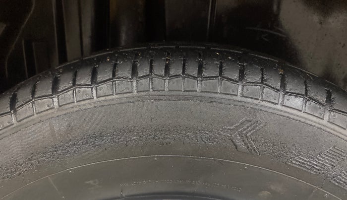 2017 Maruti Swift VXI, Petrol, Manual, 43,596 km, Right Rear Tyre Tread