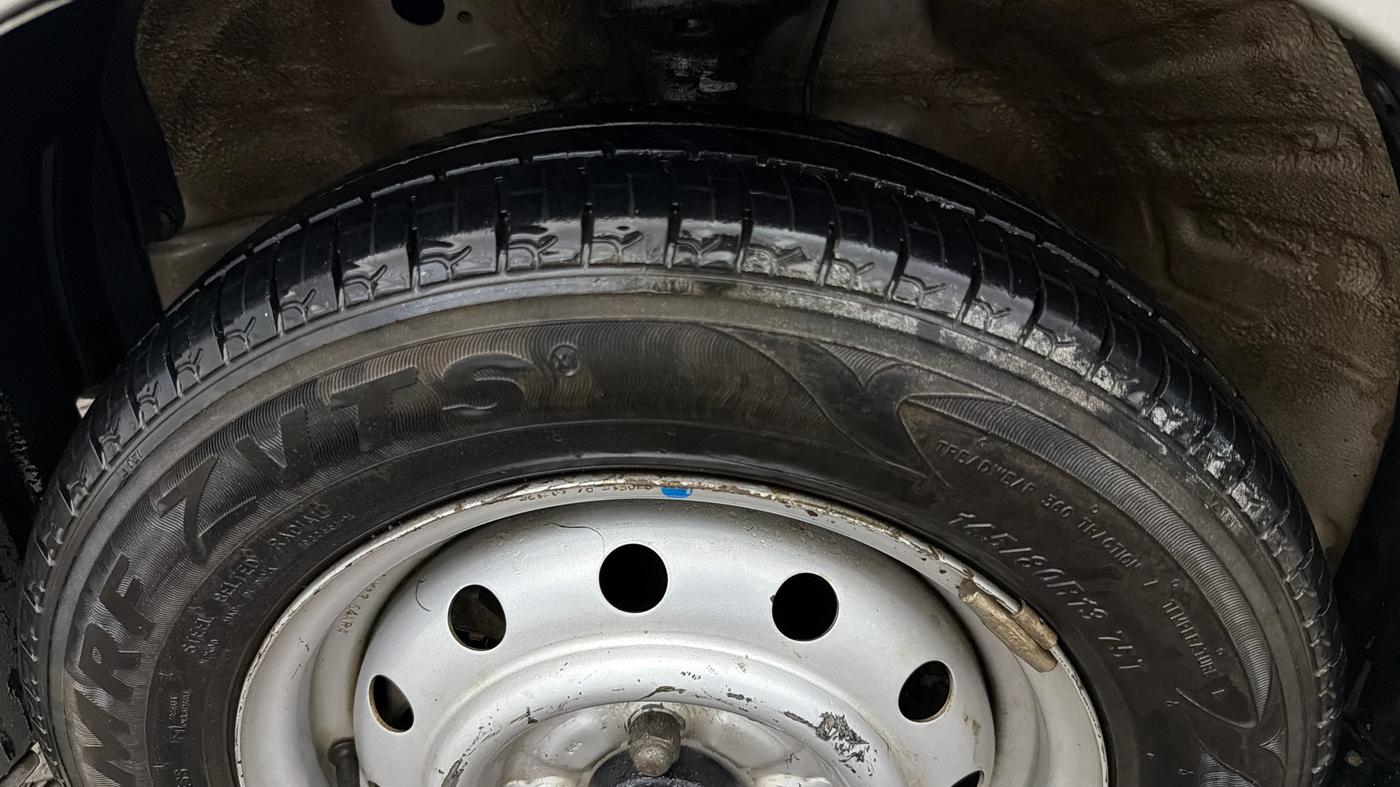 2015 Maruti Wagon R 1.0 LXI, Petrol, Manual, 60,380 km, Left Front Tyre Tread