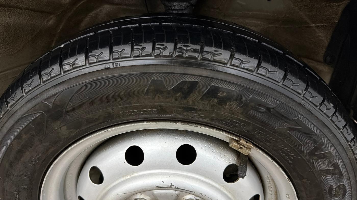 2015 Maruti Wagon R 1.0 LXI, Petrol, Manual, 60,380 km, Right Front Tyre Tread