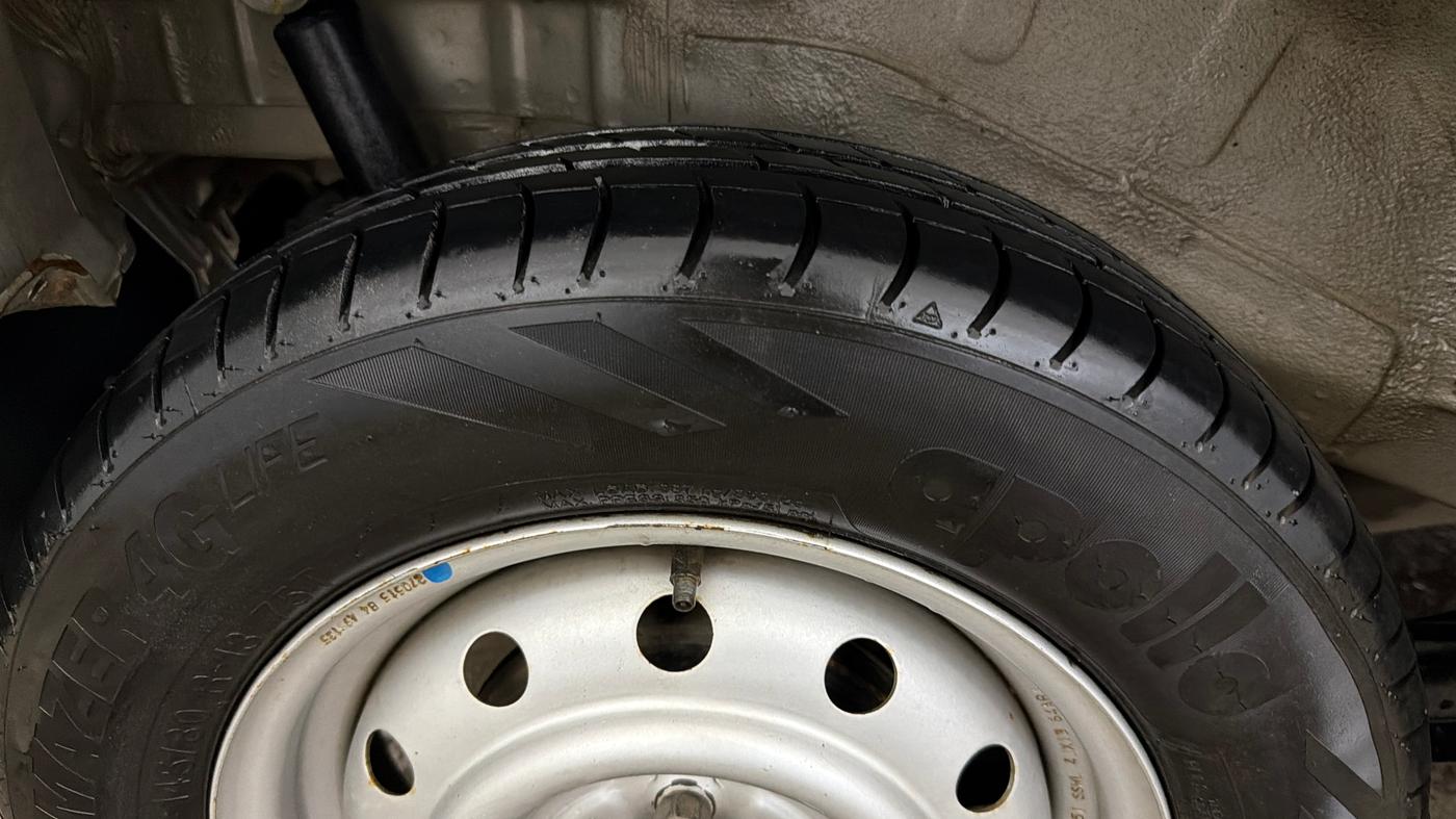 2015 Maruti Wagon R 1.0 LXI, Petrol, Manual, 60,380 km, Right Rear Tyre Tread