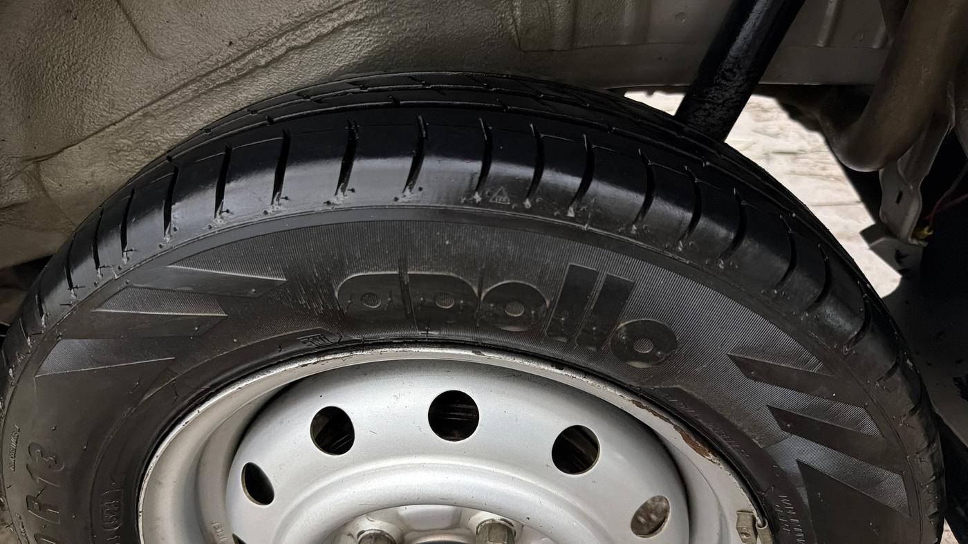 2015 Maruti Wagon R 1.0 LXI, Petrol, Manual, 60,380 km, Left Rear Tyre Tread