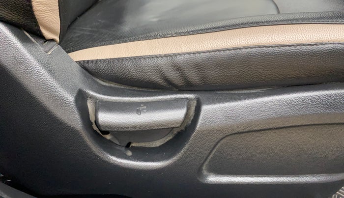 2018 Hyundai Elite i20 MAGNA EXECUTIVE 1.2, Petrol, Manual, 55,085 km, Driver Side Adjustment Panel