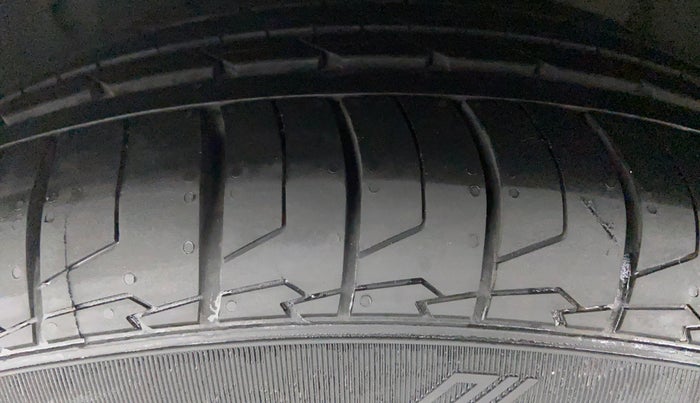 2019 Honda Civic ZX CVT PETROL, Petrol, Automatic, 30,286 km, Left Front Tyre Tread