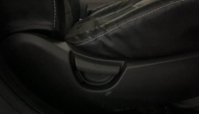 2017 Hyundai Grand i10 SPORTZ 1.2 KAPPA VTVT, Petrol, Manual, 32,518 km, Driver Side Adjustment Panel