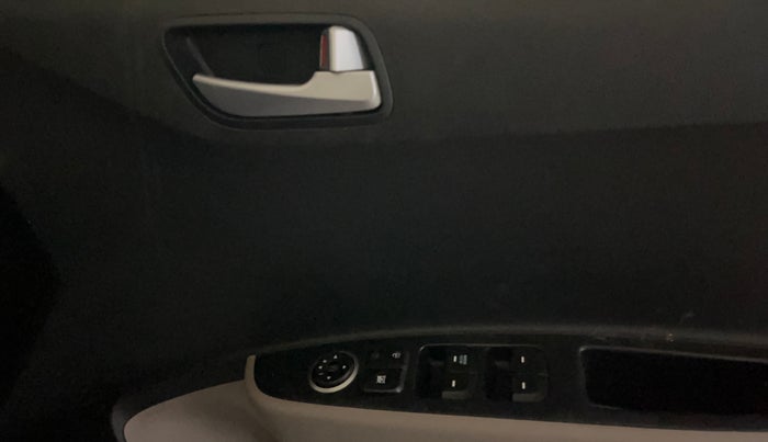 2017 Hyundai Grand i10 SPORTZ 1.2 KAPPA VTVT, Petrol, Manual, 32,518 km, Driver Side Door Panels Control