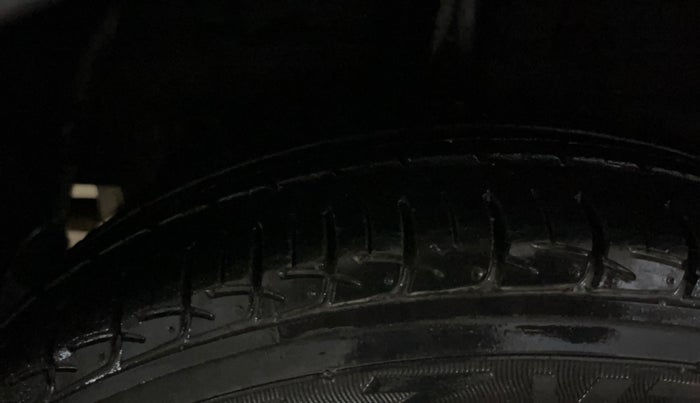 2017 Hyundai Grand i10 SPORTZ 1.2 KAPPA VTVT, Petrol, Manual, 32,518 km, Right Rear Tyre Tread