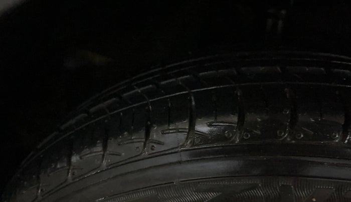 2017 Hyundai Grand i10 SPORTZ 1.2 KAPPA VTVT, Petrol, Manual, 32,518 km, Right Front Tyre Tread