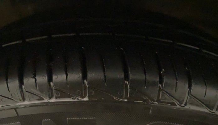 2022 Maruti Alto VXI, Petrol, Manual, 8,228 km, Left Front Tyre Tread