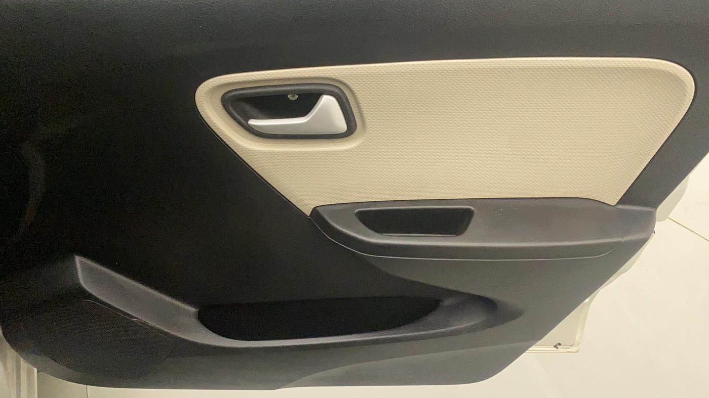 2022 Maruti Alto VXI, Petrol, Manual, 8,228 km, Driver Side Door Panels Control