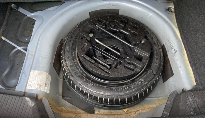 2016 Volkswagen Ameo TRENDLINE 1.2, Petrol, Manual, 30,172 km, Spare Tyre