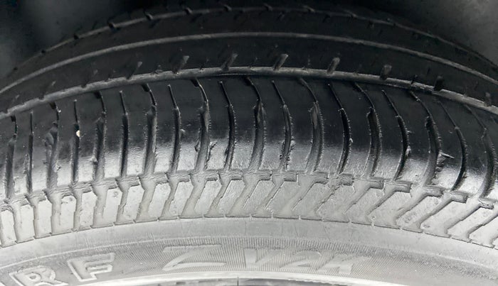2016 Volkswagen Ameo TRENDLINE 1.2, Petrol, Manual, 30,172 km, Right Rear Tyre Tread
