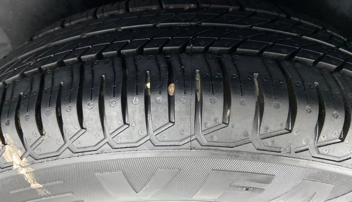 2016 Volkswagen Ameo TRENDLINE 1.2, Petrol, Manual, 30,172 km, Left Rear Tyre Tread